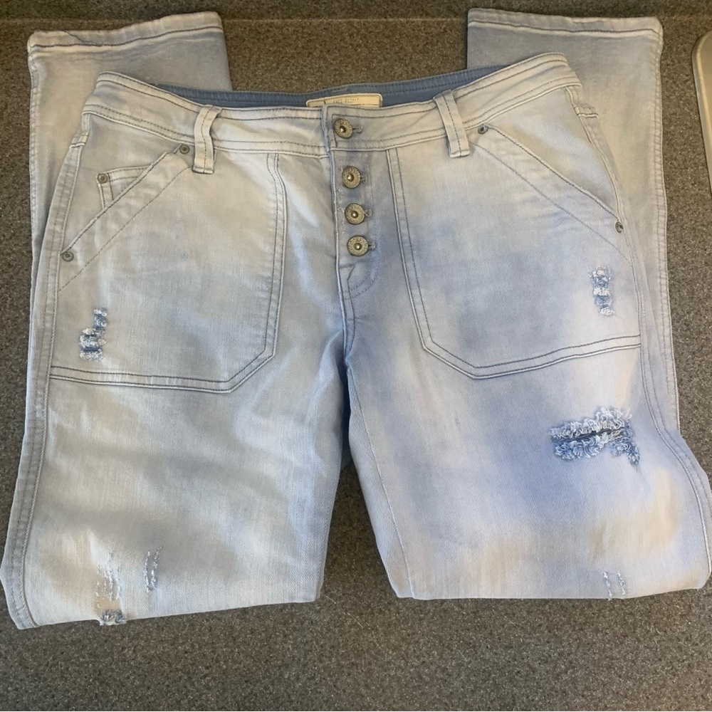 Free People distressed straight-leg Mountaineer Relaxed Jean Size 4 Casual